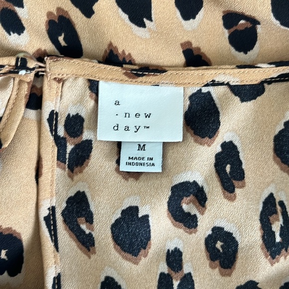 A New Day from Target Womens Leopard print short sleeve top - Size Medium - Picture 3 of 6